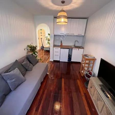 Apartment 2 Bedroom Flat Close To The Sea